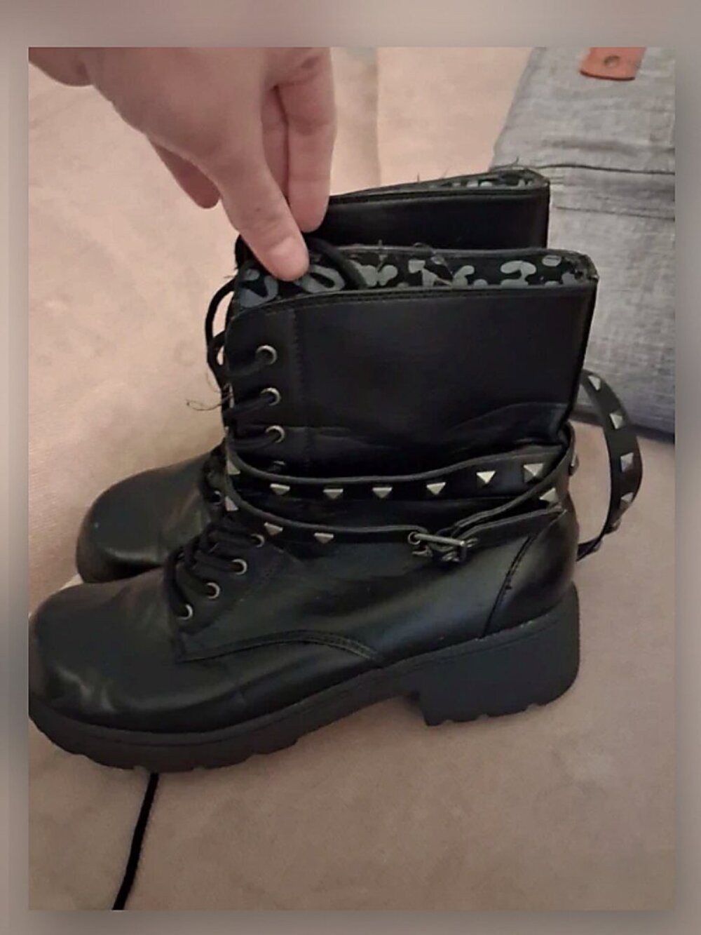 Womens size 8 black boots with belt size 8